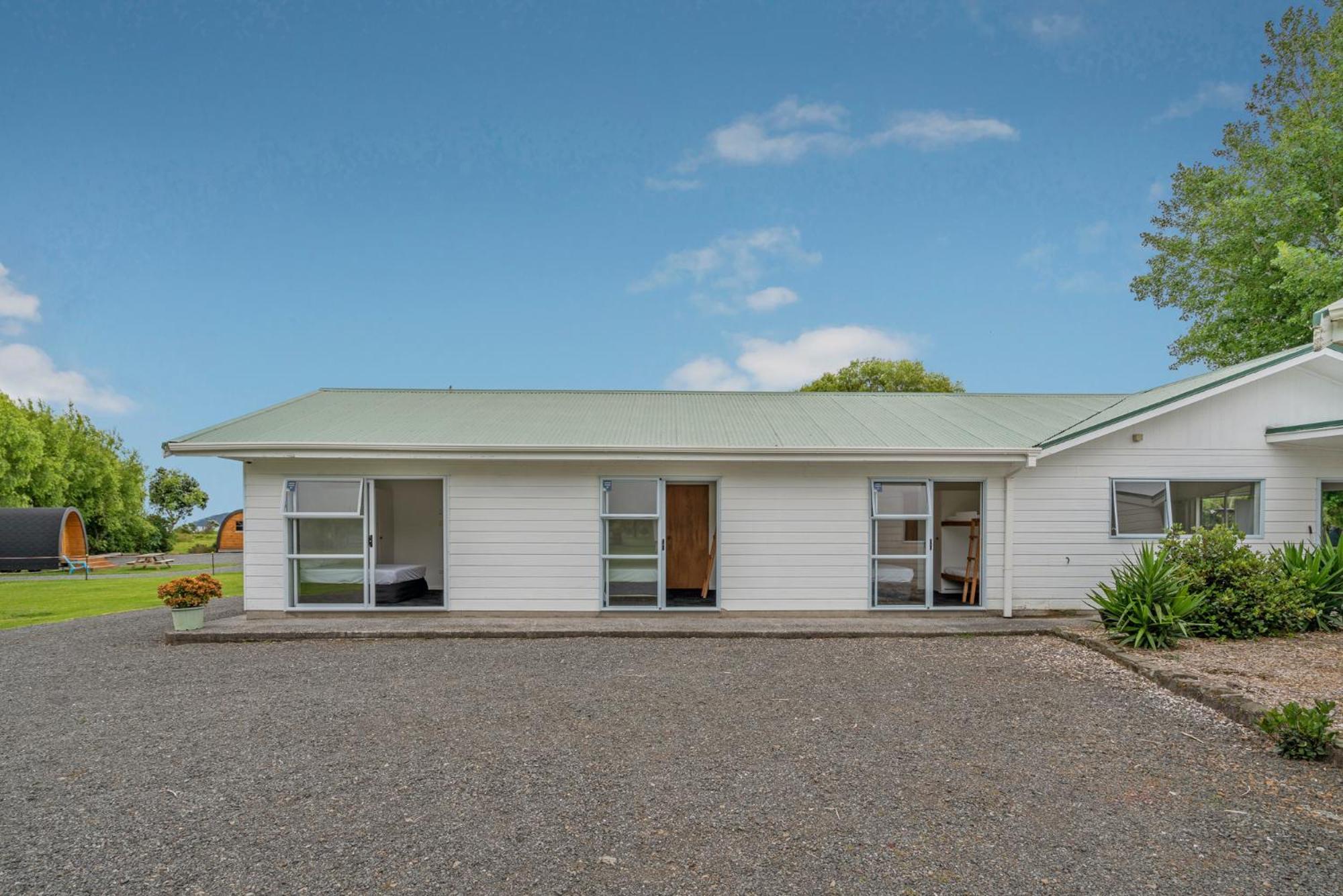 Coromandel Shelly Beach Top 10 Holiday Park Bagian luar foto